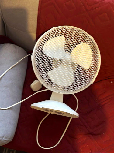 White blade table desk fan - white, 3-blade